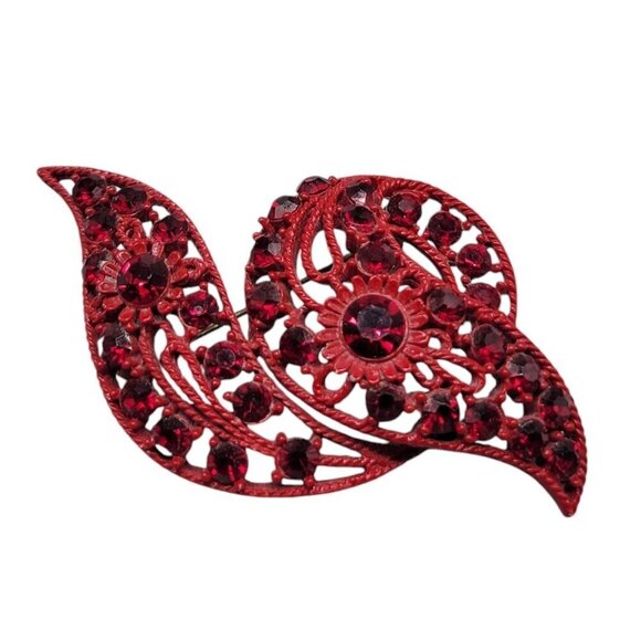 Swirl Knotted Brooch Deep Blood Red Rhinestonea Setting Open Metal Work Vintage - Picture 6 of 7